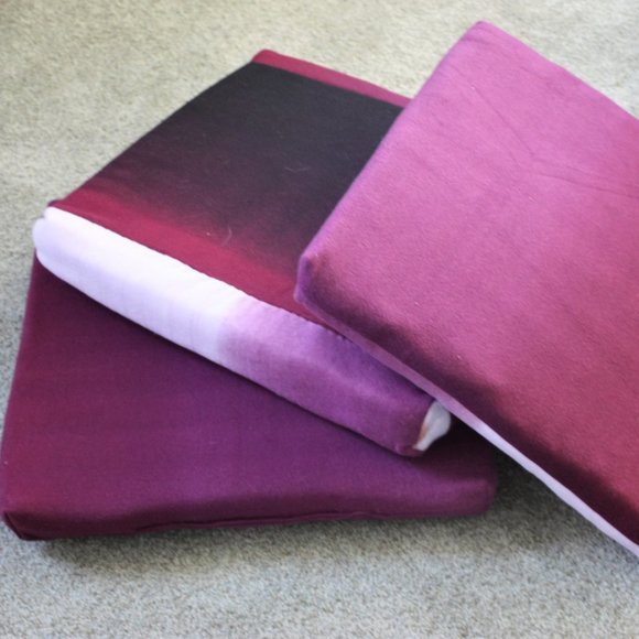 NEW Double-sided Pet Cushion Butterfly Ombre Magenta Cozy Fleece - Picture 3 of 3